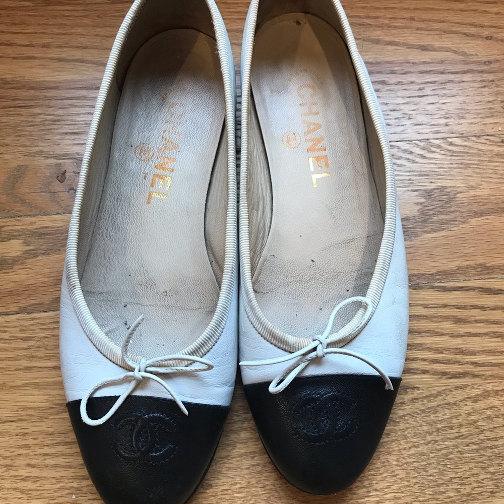 Classic white and black chanel flats